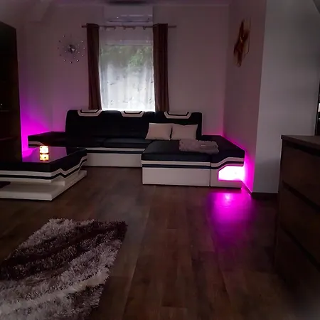 아파트 Hunor Vendeghaz *