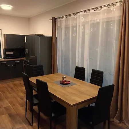 아파트 Hunor Vendeghaz *