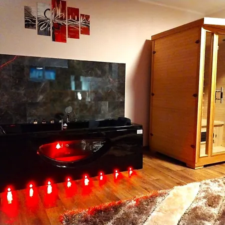 Hunor Vendeghaz 아파트 *