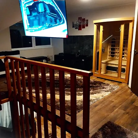 Hunor Vendeghaz 아파트 *